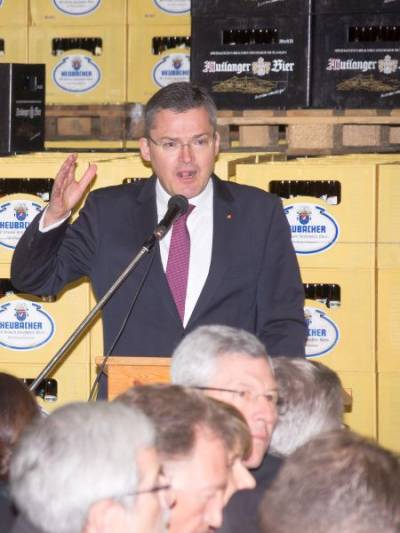 Neujahrsempfang - Kreisvorsitzender Roderich Kiesewetter MdB begrüßt die Gäste zum Neujahrsempfang in der Hirschbrauerei in Heubach.